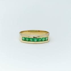 Anillo Banda de Oro 18K con Esmeraldas Redondas